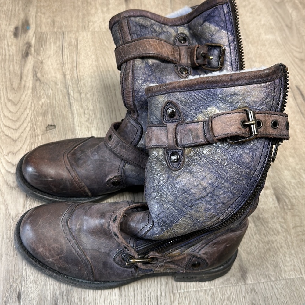 Rare and Unique UGG boots! Beautiful purples and blues with a touch of gold.